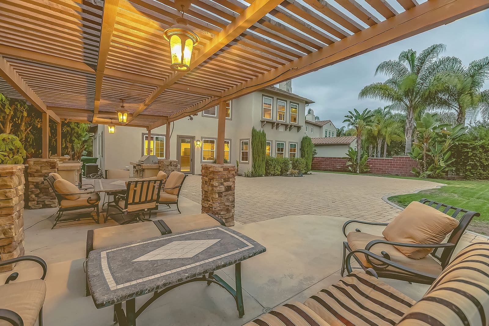 outdoor patio with pergola